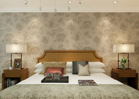 Papiers peints modernes de PVC de modèle floral beige pour des chambres à coucher avec la surface de relief